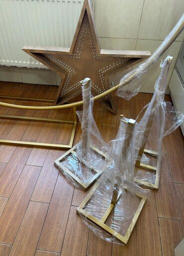 Digər biznes avadanlığı: 1 dəmir kruq - 1,80 3 Dəmir dayaq (Maket üçün) Tort masası 1 bej — 5