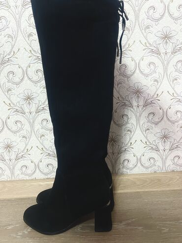 Женская обувь: Сапоги, 38, цвет - Черный