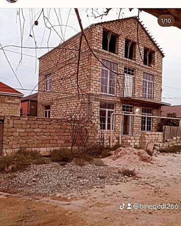 satılı evlər: Binəqədi qəs. 6 otaqlı, 270 kv. m, Təmirsiz