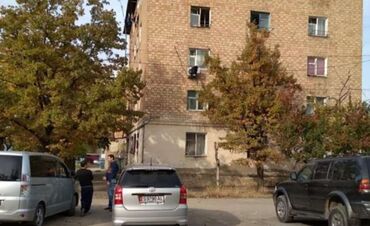срочно продаётся 1 комнатная квартира в районе ошского рынка: 1 комната, 11 м², Общежитие и гостиничного типа, 1 этаж, Старый ремонт