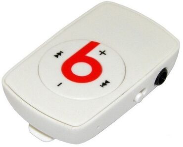 mp 3 player: Kompakt MP3 pleyer (klipsli) - Rəng: ağ, ön paneldə qırmızı “b”