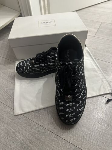 nike brazil: Кроссовки Balmain черного цвета с повторяющимся белым логотипом
