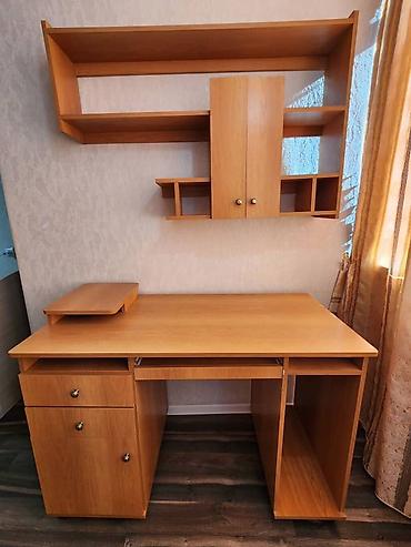 study table: Комплект мебели для рабочего места из ЛДСП под дерево: письменный стол — 1