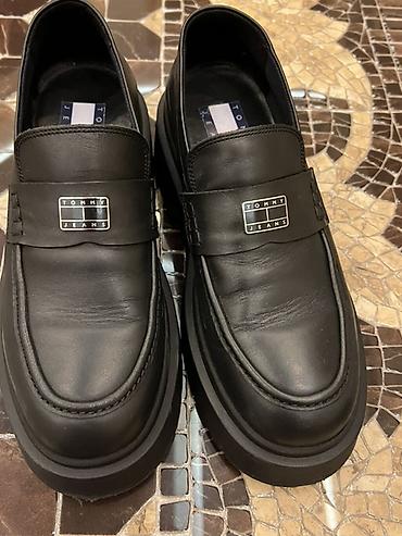 Mokasin və loferlər: Tommy Jeans qadın loaferləri - Rəng: qara - Material: hamar dəridən — 1