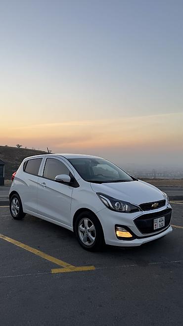 Транспорт: Chevrolet Spark: 2018 г., 1 л, Вариатор, Бензин, Седан — 1