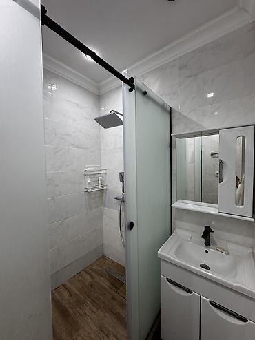 osh hostel: 1 комната, Асанбай мкр, Душевая кабина, Постельное белье, Кондиционер — 9
