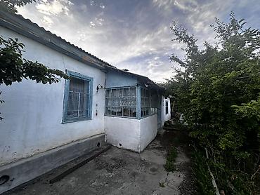 Продажа коттеджей и домов: 2 Дома с большим двором и хозпостройками: очок кана, баня, 4 сарая — 10