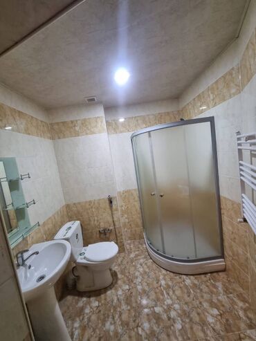 Uzunmüddətli kirayə mənzillər: Sebail rayonu, Bayıl qesebesinde Jurnalistler binasında,17 — 8