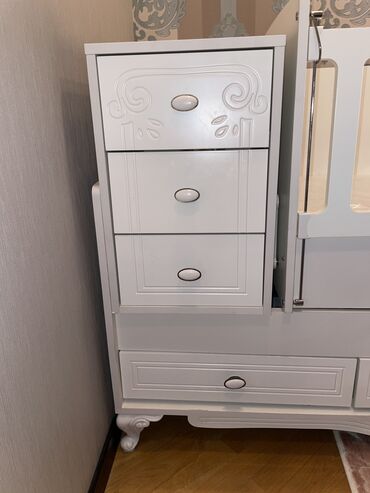 Beşiklər: Oğlan və qız üçün, Yeni, Dördbucaq, Beşik, Matras ilə, Yellənmə mexanizm ilə — 8