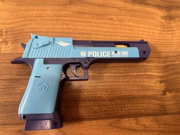 Oyuncaqlar: Mavi və tünd göy rənglərdə olan "Police Desert Eagle" oyuncaq