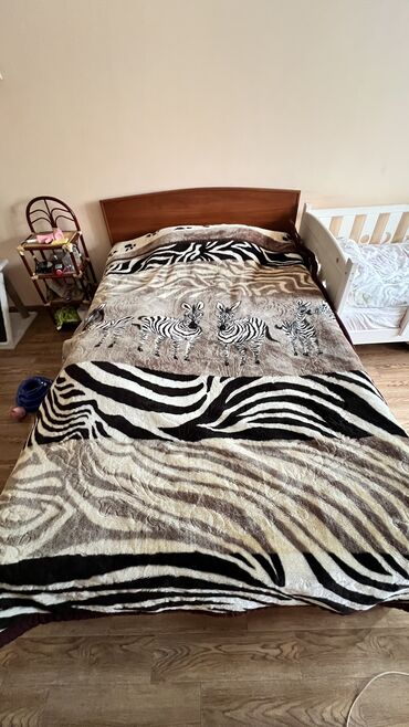 стандартный размер детского пододеяльника: Продаю покрывало на кровать, новое но без упаковки. Размер 200х220 см