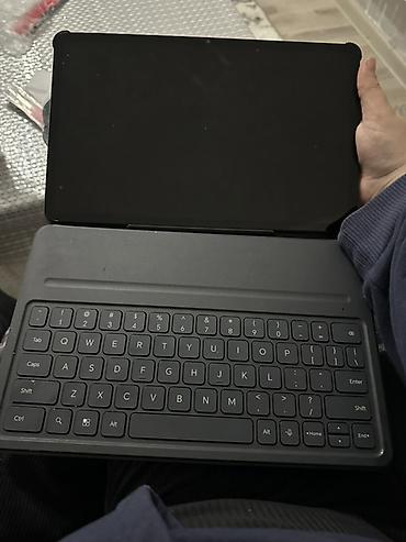 lenovo tab m9: Planşet üçün maqnitli klaviaturalı qapaq - Uyğunluq: 10–11 düym — 2
