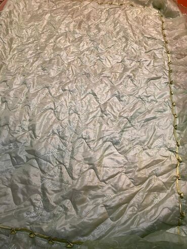 Постельное белье: Салатовый покрывало на диван