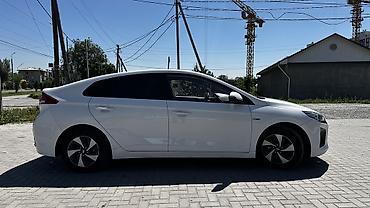 айоник 5: Hyundai Ioniq: 2016 г., 1.8 л, Автомат, Гибрид, Лифтбек — 3