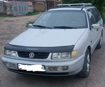 белые гольфы: Volkswagen Passat: 1994 г., 2 л, Механика, Бензин, Универсал