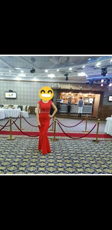 Красное вечернее платье, размер М Сост. отл. одевала один раз. Цена