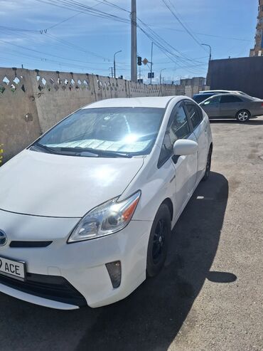 Toyota: Toyota Prius: 2015 г., 1.8 л, Типтроник, Гибрид, Хэтчбэк
