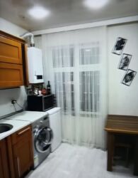 Uzunmüddətli kirayə mənzillər: Gənclik metronun yanı, 5 mərtəbəli binanın 4-cü mərtəbəsində 2 otaqlı — 3