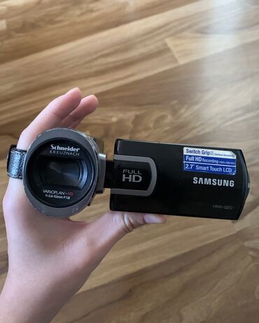 Видеокамеры: Видеокамера Samsung Фото/видео/ можно переворачивать экран, снимать