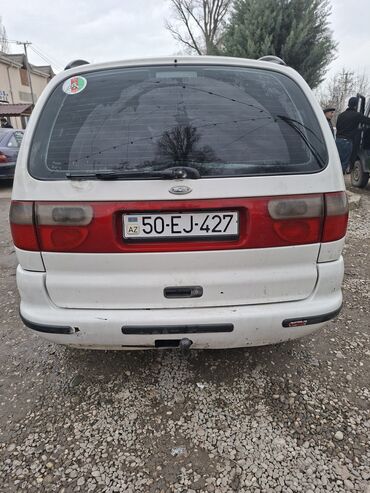 Ford: Ford Galaxy, ağ rəng, miniven/krossover sinfi. Xarici xüsusiyyətlər — 6