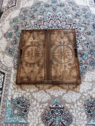 Nərdlər: Ağac oyma nərd/şaşki dəsti.Daşı,Zəri və Sumkasi üstündə verilir. - — 23