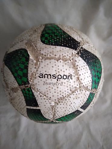 sac: Lopta za fudbal Amsport br.5drži vazduh. Spolja dosta oštećena — 2