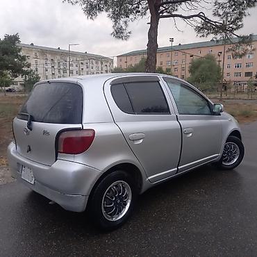 kreditle avtomobiller: Toyota Vitz: 1 l | 2000 il Hetçbek — 4