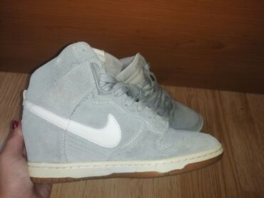 Women's Sneakers and athletic shoes: 39 — 7