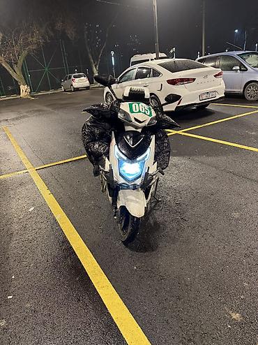 Скутеры: Скутер/мопед 50–125 см³, городской, белый, с боковыми и передними — 7