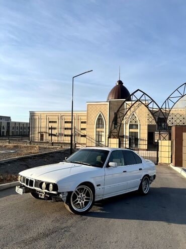 ижара машина: BMW 5 series: 1993 г., 2.5 л, Механика, Бензин, Седан