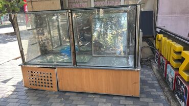 Həyət evləri və villaların satışı: Vitrin soyuducu Hundurluk—130 En—77 Uzun—224 Razin qiymet 500azn kod
