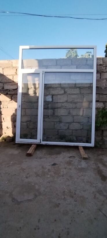 Döşəmə: İşlənmiş İki qat şüşə paketi Plastik pəncərə, Еni: 205 sm, Uzunluğu: 260 sm
