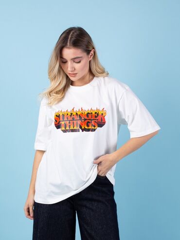 Футболки: Футболка унисекс Stranger Things, белая - Принт спереди: крупный — 4