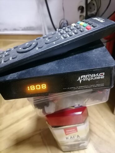 aparat za pritisak: Aparat za TV programe AMIKO bez kablovske televizije. Ima daljinski