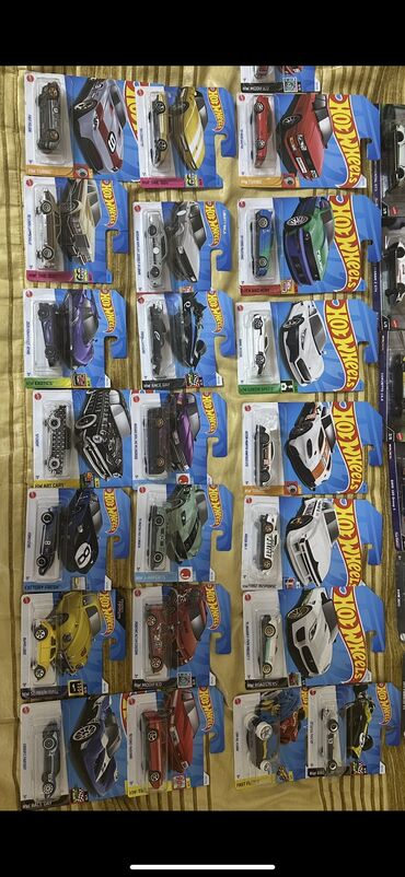 Oyuncaqlar: Hot wheels Regular modeller Bəziləri altdan ehtiyatla açılıb. Nissan