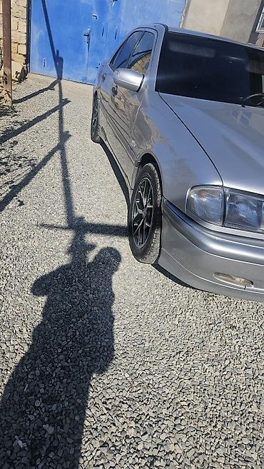 w202 rezin: Mercedes‑Benz sedan Xüsusiyyətlər: - Kuzov: sedan, gümüşü rəng - — 9