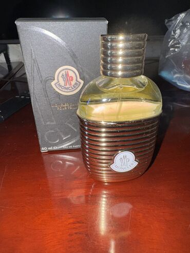 самые лучшие духи: Moncler Sunrise pour Femme 
Оригинал 
60 мл
Цена 8500 с