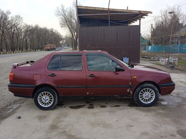 Volkswagen: Volkswagen Vento: 1993 г., 1.8 л, Механика, Бензин, Седан