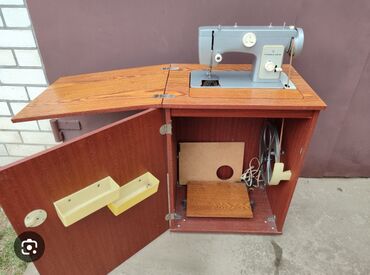 Швейные машины: Швейная машина чайка все работает