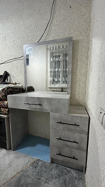 подставка для раковины в ванной: Туалетный столик с большим зеркалом в современном стиле (бетон/серый) — 2