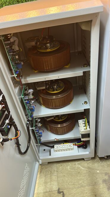 Другая автоэлектроника: Трёхфазный сервоприводный стабилизатор напряжения Omega PRO — 4