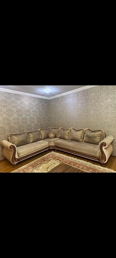 Divanlar: *DIVAN* Qiymət *400 azn* 
Olcu 2.5x3m 
Alti bazalid
Ünvan Sumqayıt 31 — 1