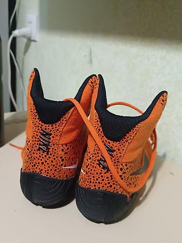 Krasofkalar və idman ayaqqabıları: Nike tawa barsofka satilir ideal vezyetde 3 defe geyinilib,razmeri 40 — 5