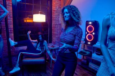 Динамики и колонки: Колонка. Аренда JBL(USA) 240W, Bluetooth. Аренда микрофона(2шт) — 8