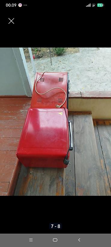 qaz peci satılır: Məhsul: Elektrik mini soba (qırmızı rəngdə), 2 ədəd • Stolüstü — 1