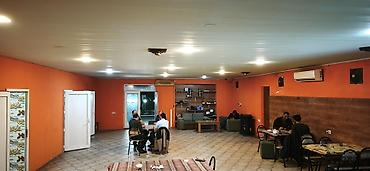 kafe ucun bar: 6 edet uqlavoy divan 4_5 edet divan. Pufik stol stul metbexe ayit her — 5