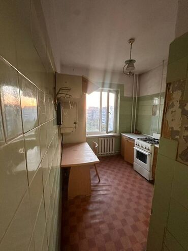 дом с мансардой: 3 комнаты, 62 м², 105 серия, 8 этаж, Косметический ремонт