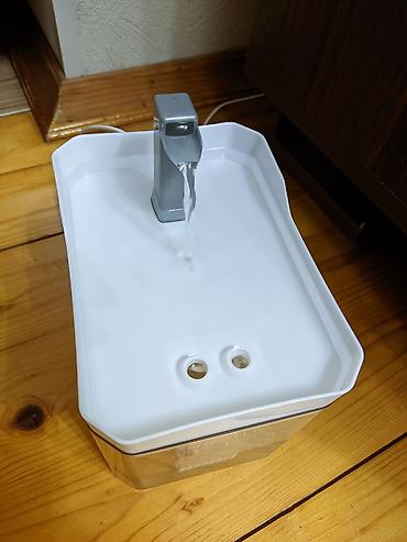 Миски для воды и еды: Avtomatik ev heyvanları üçün su fontanı - Elektrikli axarlı su — 3
