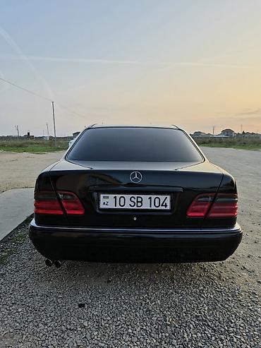 mercedes rolu: Mercedes-Benz E-Class: 2.4 l | 1998 il Sedan — 2