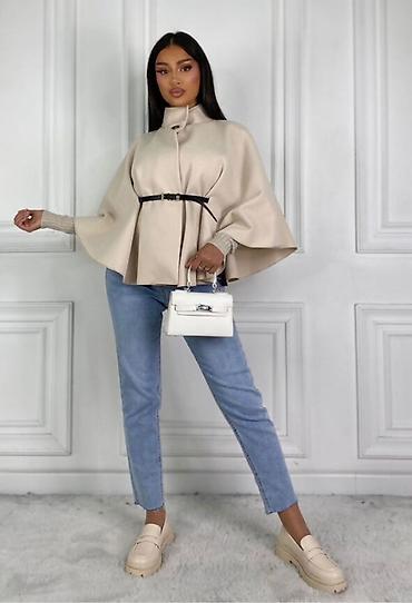 muški pončo: Ženska elegantna kapa/pončo sa pojasom
2300din — 9
